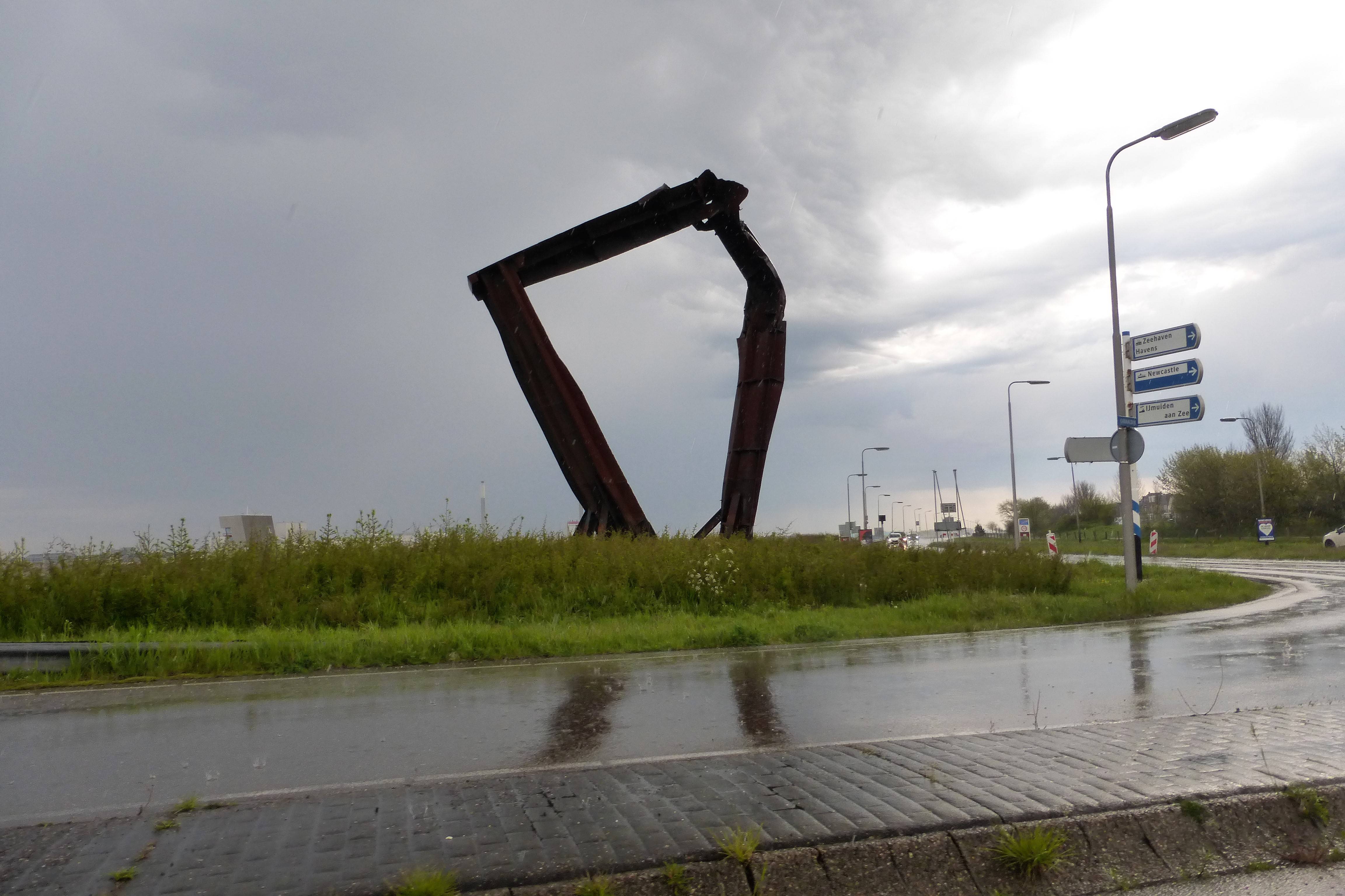 Brokstukken Chinese Raket Neergestort In IJmuiden  